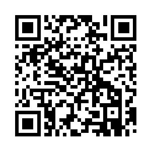 关淑南用力拉着边学道的手放在胸口二维码生成