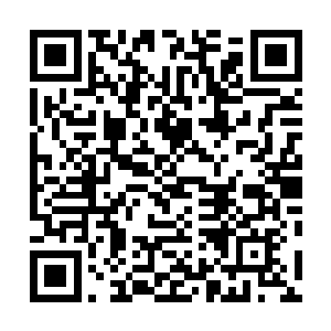 关门的响声惊动了卧室里俩个正在赤膊打仗的男人和女人二维码生成