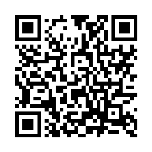 其中一个穿盔甲的人蹲下身摇了摇那位青年二维码生成
