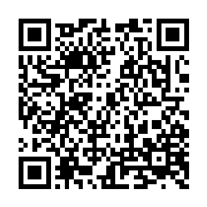 其中一名黑衣人几乎是直接从他们身边冲了过去二维码生成