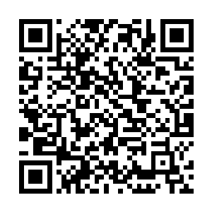 其他人也同样小心的避开那四人的周围探查了一下前方二维码生成