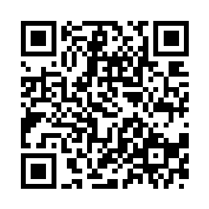 其它路过的游客也注意到了这边的情况二维码生成