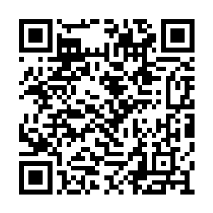 其目光尤其古怪的在她双峰和俏挺臀部不断扫过二维码生成