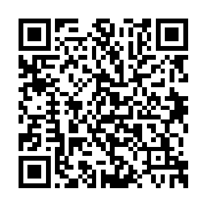 冷不防瞥见老爷子脸上还有没来得及擦掉的唇印二维码生成