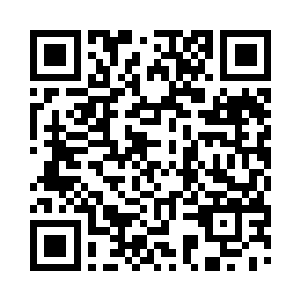 冷漠的视线一边扫过在另外两匹骏马上的男子二维码生成