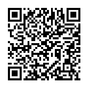 凌菲猛的想要从男人的怀里挣脱出来去查看伤口二维码生成