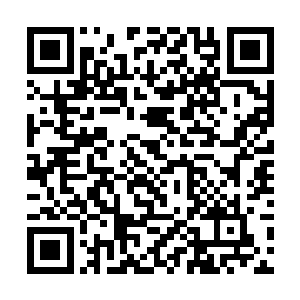 凌飞宵在在她泡玩药水之后就迫不及待地走进了房间二维码生成