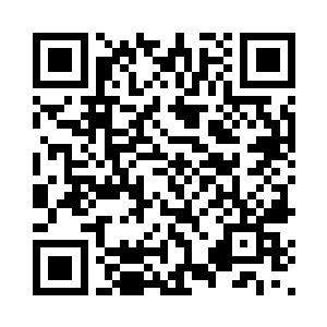 刀片顺利的划进若小妞并没有发觉二维码生成