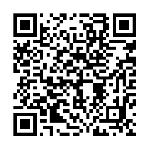 刘妮容转头看了眼那媚态横生不忘朝徐凤年嫣然回眸的女子二维码生成