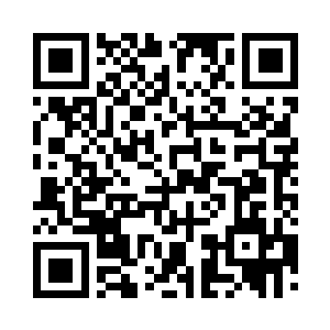 刘飞找了一张靠近街边的桌子坐了下来二维码生成