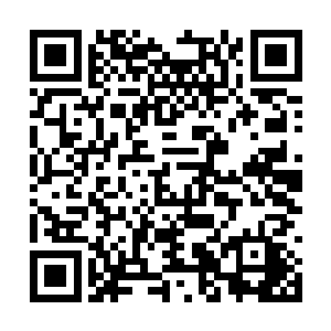 则是搭建了一个类似于戏台一般的高台……当然了二维码生成