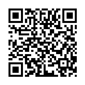 刚刚在呵斥夏天的那个人也是眉头一皱二维码生成