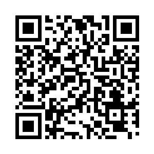 刚刚客人多的时候他特意打开了全部的灯二维码生成