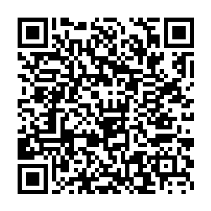 刚刚被他催眠的那些人中已经有两个完成了平行火箭发射器的较正瞄准二维码生成