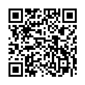 刚刚跑来看热闹的元洲坐在尖尖的屋顶上笑了二维码生成