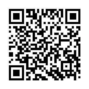 刚才我和夜玫瑰谈话的地方对面的街道上二维码生成