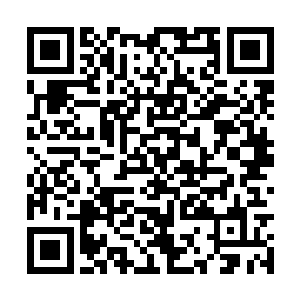 刚才还一个个正襟危坐的董事们立刻交头窃耳起来二维码生成