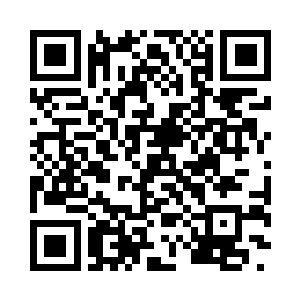 刚才还喧闹无比的展厅一下变得安静起来二维码生成