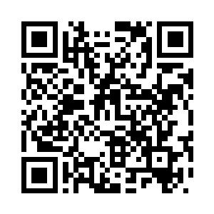 刚爬出来的倒霉床下客被两人砸中二维码生成