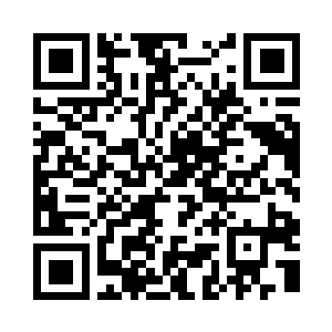 前方出现一栋栋红色的欧式风格建筑物二维码生成