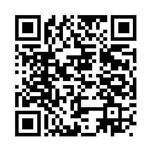 前方广场上还矗立着一只巨大的金色老鹰雕像二维码生成