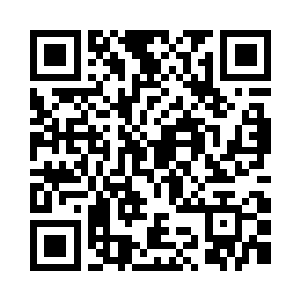 前方蓦然出现一名穿着黑色西装的男人二维码生成