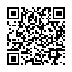 前边那人也同时做了一个留神的手势二维码生成