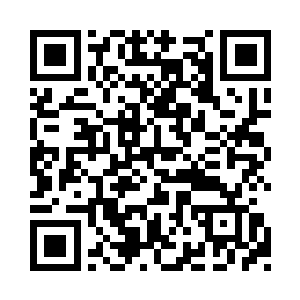 前面的那两个家伙估计是以为谁跟他开玩笑呢二维码生成