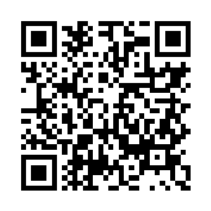剑尘独自一人拉开众人十米的距离走在前面二维码生成