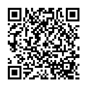 剧组特聘的服装设计师设计制作了3000套以假乱真的军服二维码生成