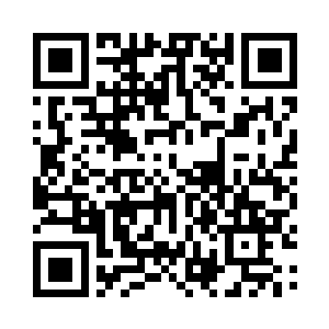 包厢里面的服务员看到这些家伙把茅台打开二维码生成