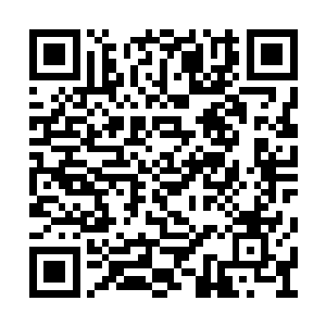 包括最终两辆车拉着保险箱在大街上狂奔一幕中二维码生成