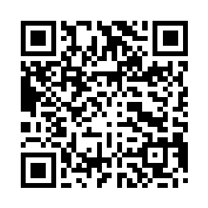 区政府大门被举着条幅的四五十个人给堵住了二维码生成