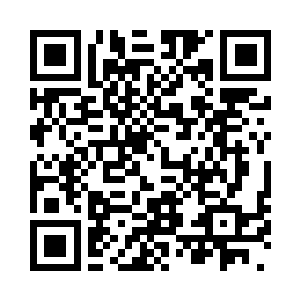 医生详细地解释着青霞的身体状况二维码生成