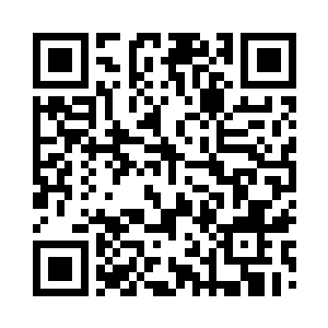 十几个身穿旗袍的高挑女子站在别墅门口二维码生成