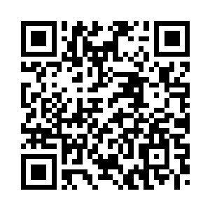 卓景眼神锋利的看着眼前的容丹枫二维码生成