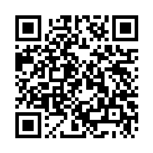 单手提起十几斤重又不断拍打身躯的大鱼二维码生成