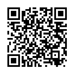 单肩背着背包的尖子生们两两一组二维码生成