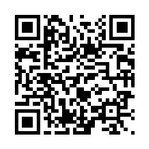 南宫流云牵着苏落一边往里面走一边给她解释二维码生成