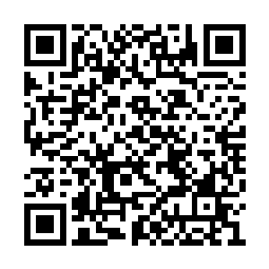 卢向东的大手在党玉丰满的臀部上使劲捏了一把二维码生成