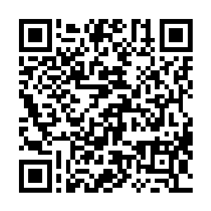 却又不知道自己到底该哭该笑的叶笑晃晃悠悠的走出房间二维码生成