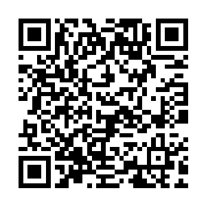 却发现后面不远处的管理办公室门口已经又停了一辆黑色的轿车二维码生成