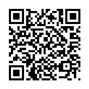 却发现有七八个乡亲堵在大门口那边二维码生成