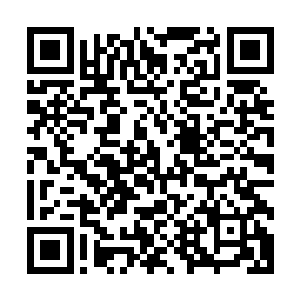 却发现那位风华绝代的女子不知道什么时候出现在了他的前方二维码生成