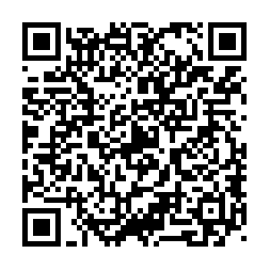 却是阴沉着脸在小超市里买了五大包白糖和两大瓶矿泉水交给李耀二维码生成