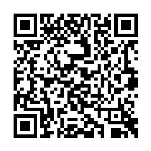 却看到了那个穿着有些异族服装的男人走了进来二维码生成