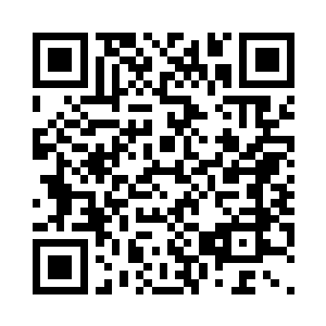 却见喉结随着他清浅的呼吸上下颤动二维码生成