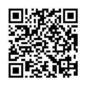 厚重眼影下的眼睛直直地盯着凯文二维码生成