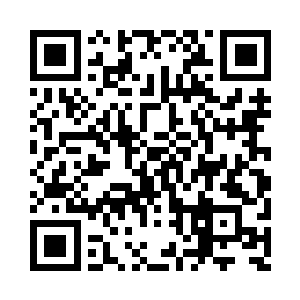 原战特意扯了扯皮裙表示自己不是光着二维码生成