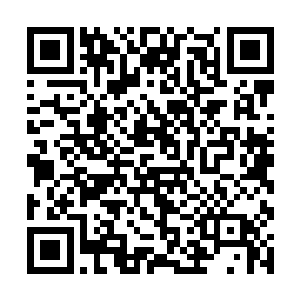 原本低声议论的一些人竟然在同一时间都止住了嘴巴二维码生成